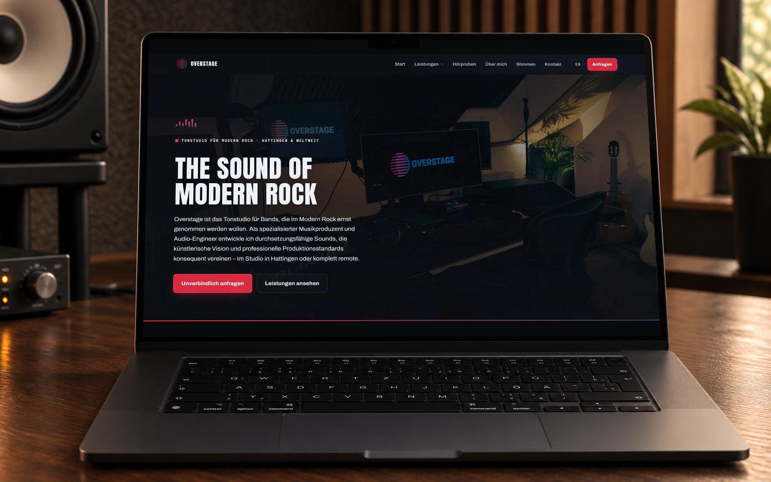 Website-Mockup auf einem Laptop: Overstage